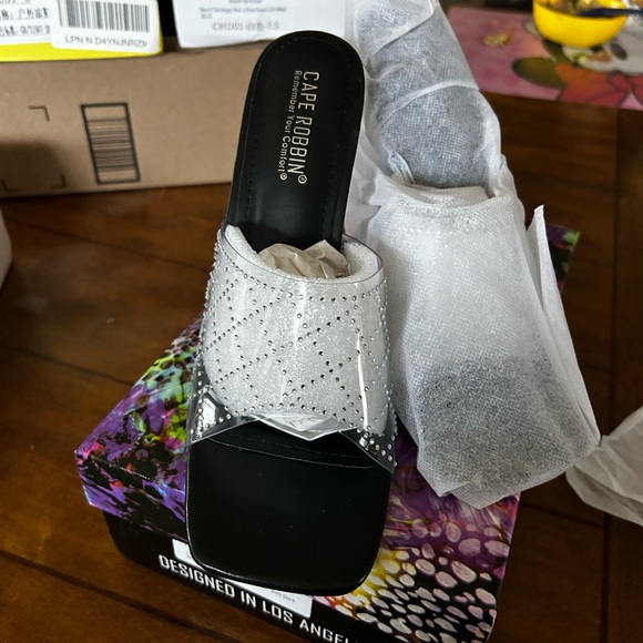 Cape Robbin Sandals - Picture 1 of 4